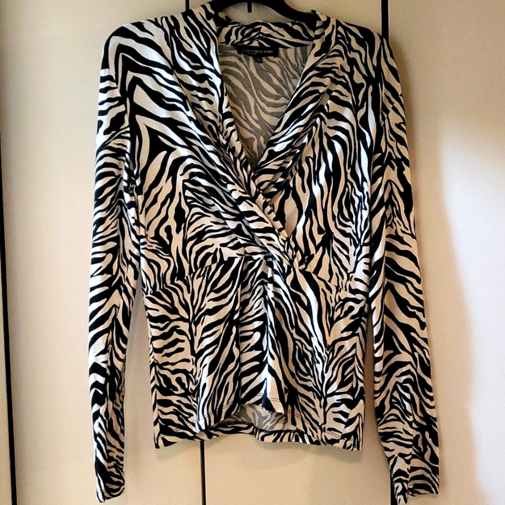 Zebra print v-neck  cotton top.